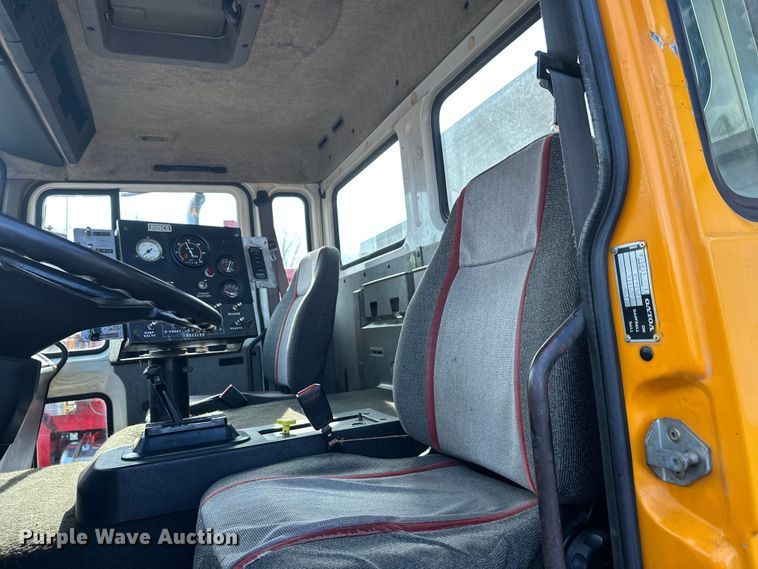 image for item FK1669 1992 Volvo FE water truck