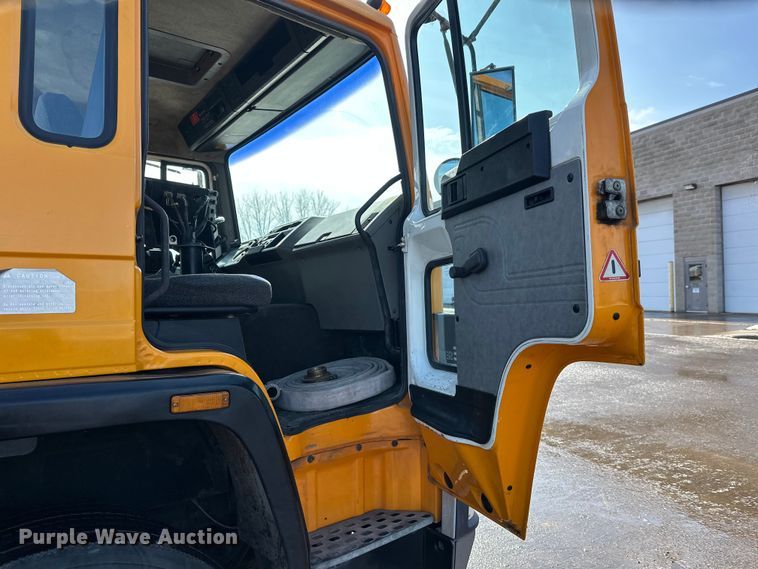 image for item FK1669 1992 Volvo FE water truck