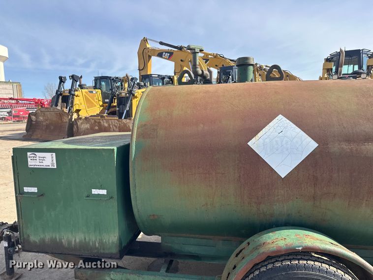 image for item FK1675 Fuel trailer