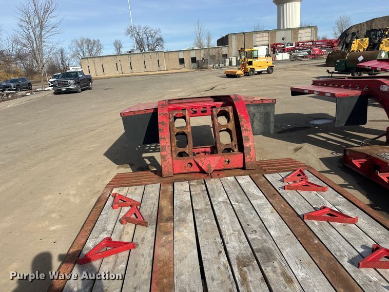 image for item FK1677 1995 Kalyn Siebert 69T3A lowboy equipment trailer