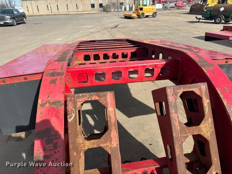 image for item FK1677 1995 Kalyn Siebert 69T3A lowboy equipment trailer
