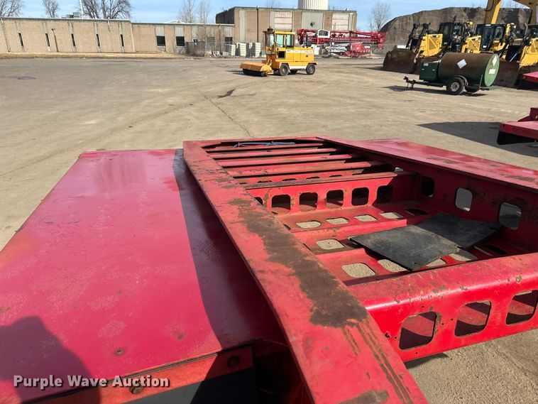 image for item FK1677 1995 Kalyn Siebert 69T3A lowboy equipment trailer