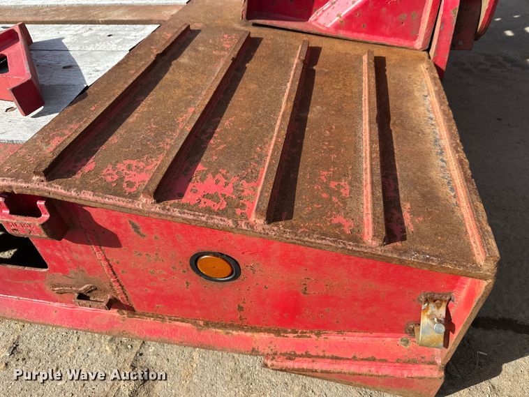 image for item FK1677 1995 Kalyn Siebert 69T3A lowboy equipment trailer