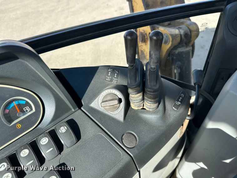 image for item FK1679 2012 Caterpillar 420F backhoe