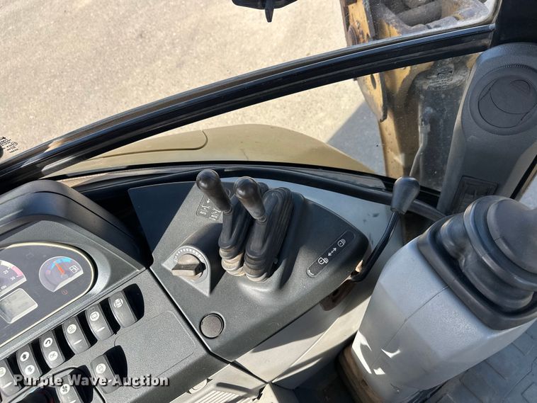 image for item FK1679 2012 Caterpillar 420F backhoe