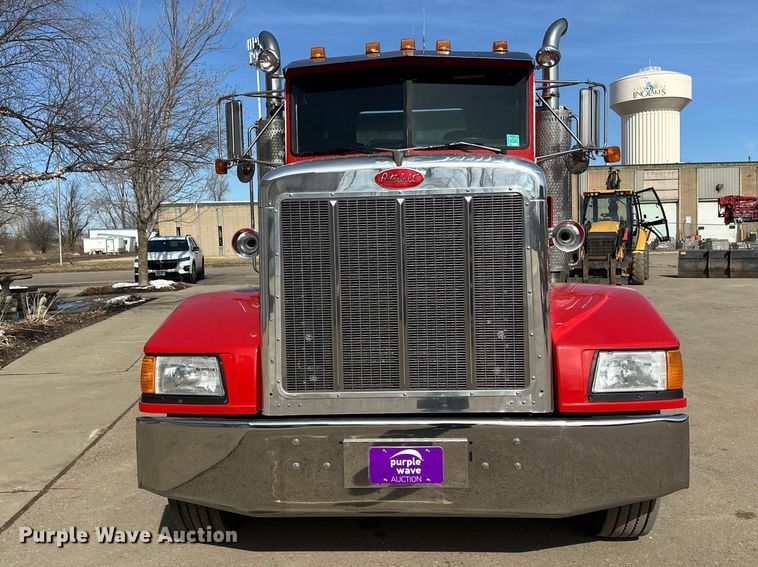 image for item FK1681 1992 Peterbilt 579 utility / service truck