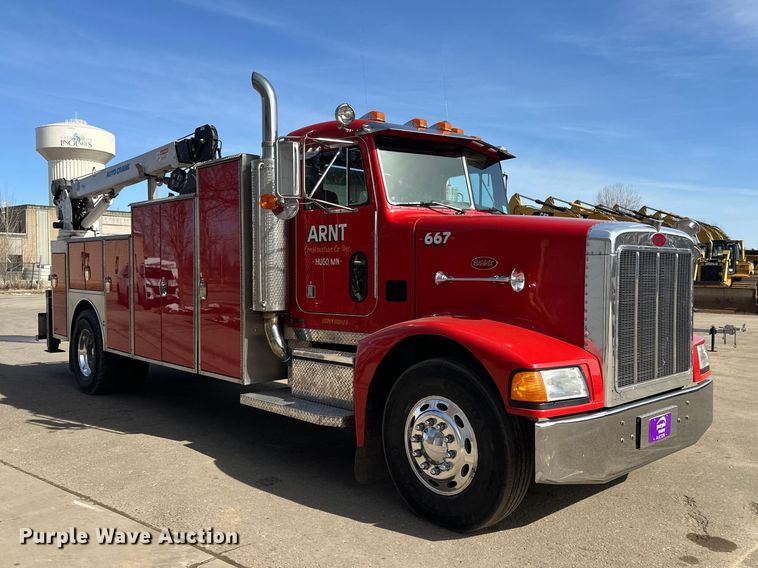 image for item FK1681 1992 Peterbilt 579 utility / service truck