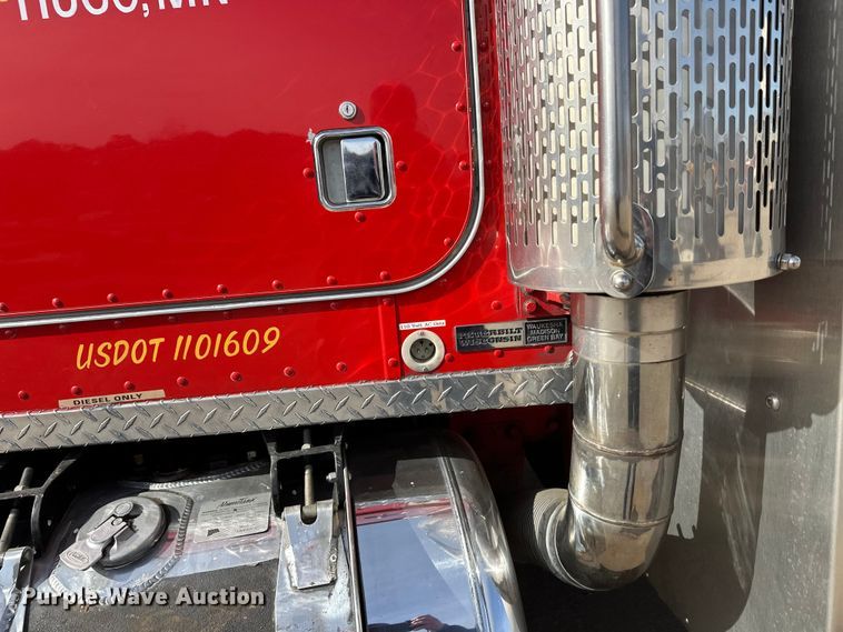 image for item FK1681 1992 Peterbilt 579 utility / service truck