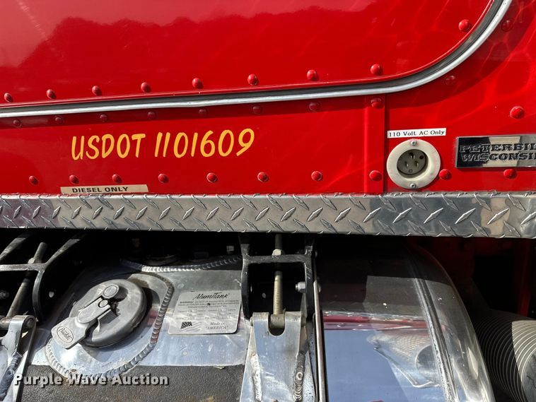 image for item FK1681 1992 Peterbilt 579 utility / service truck