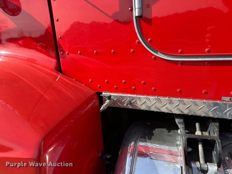 image for item FK1681 1992 Peterbilt 579 utility / service truck