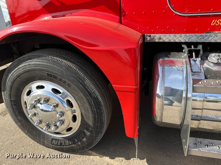 image for item FK1681 1992 Peterbilt 579 utility / service truck