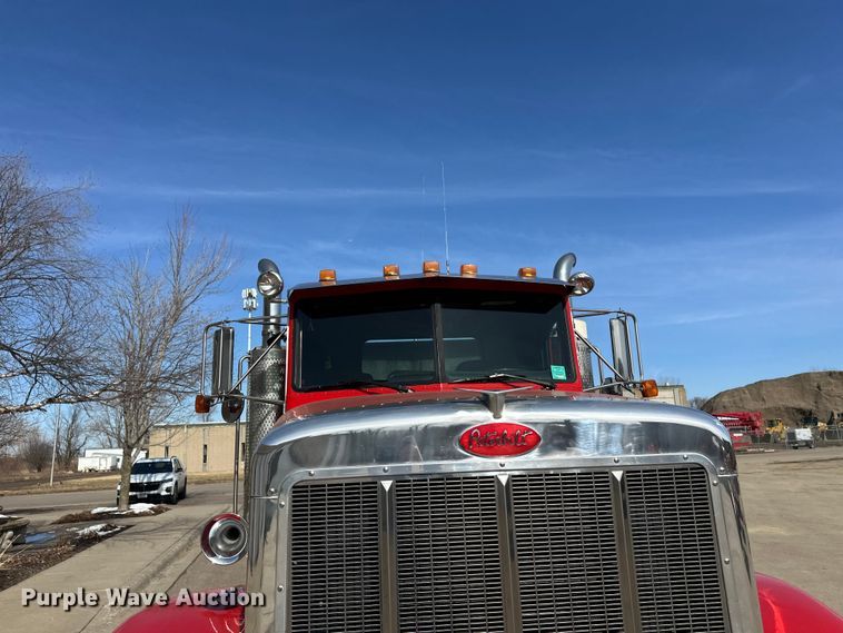 image for item FK1681 1992 Peterbilt 579 utility / service truck