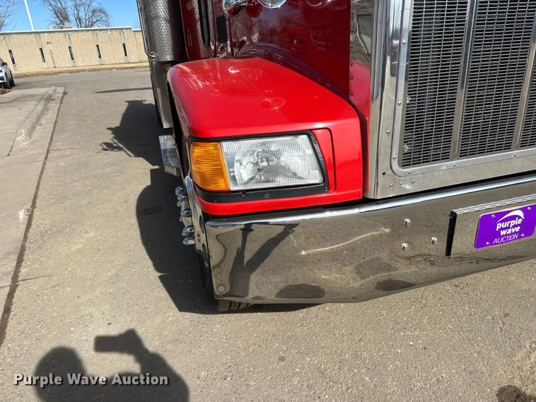 image for item FK1681 1992 Peterbilt 579 utility / service truck