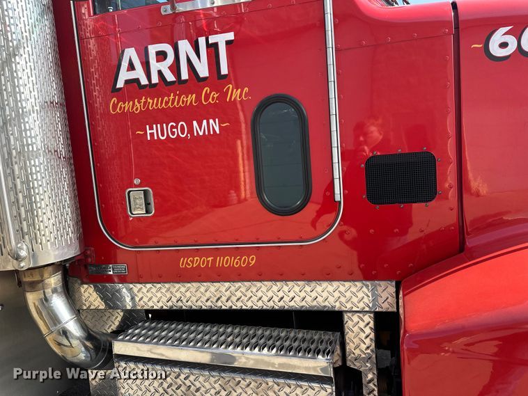 image for item FK1681 1992 Peterbilt 579 utility / service truck