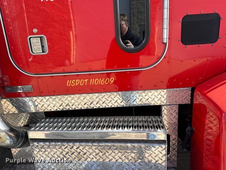 image for item FK1681 1992 Peterbilt 579 utility / service truck