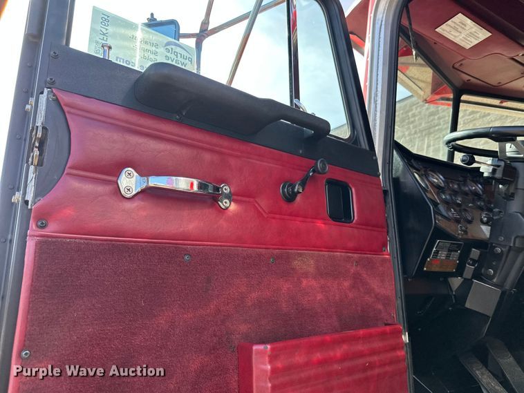 image for item FK1681 1992 Peterbilt 579 utility / service truck