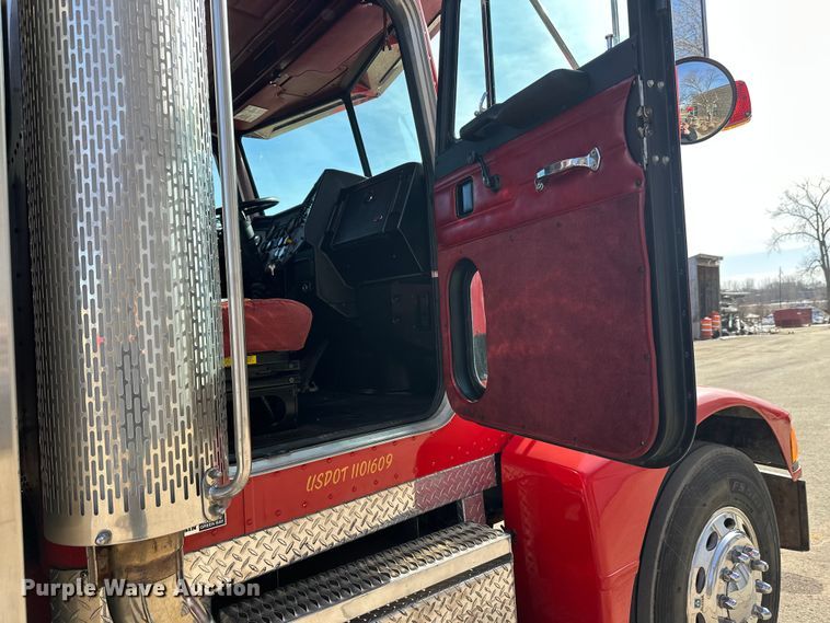 image for item FK1681 1992 Peterbilt 579 utility / service truck