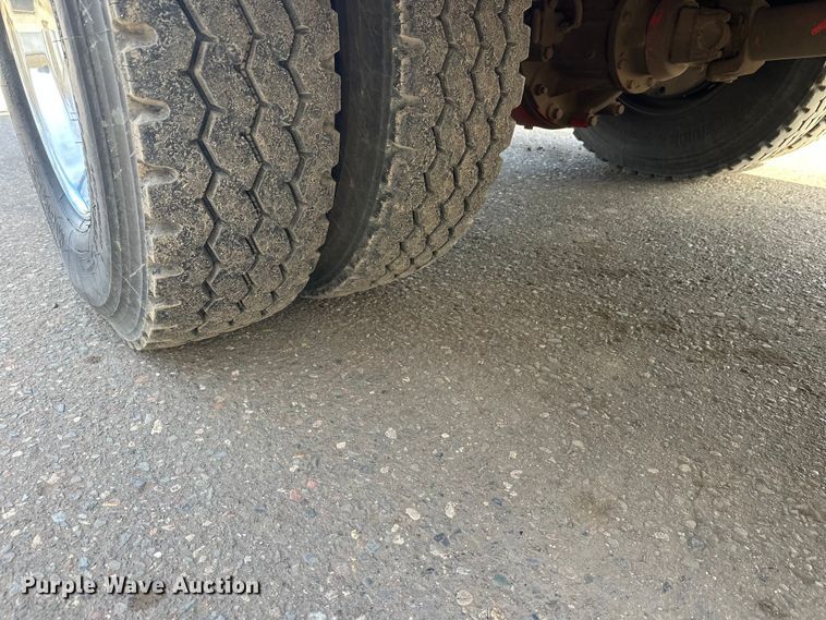 image for item FK1681 1992 Peterbilt 579 utility / service truck