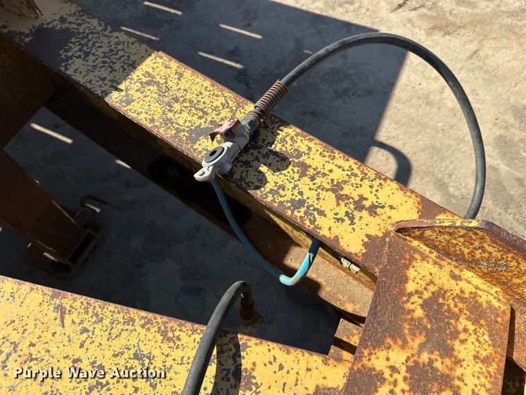 image for item FK1684 1997 Trail King Industries equipment trailer