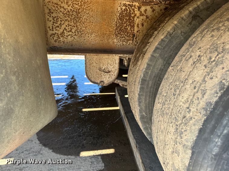 image for item FK1684 1997 Trail King Industries equipment trailer