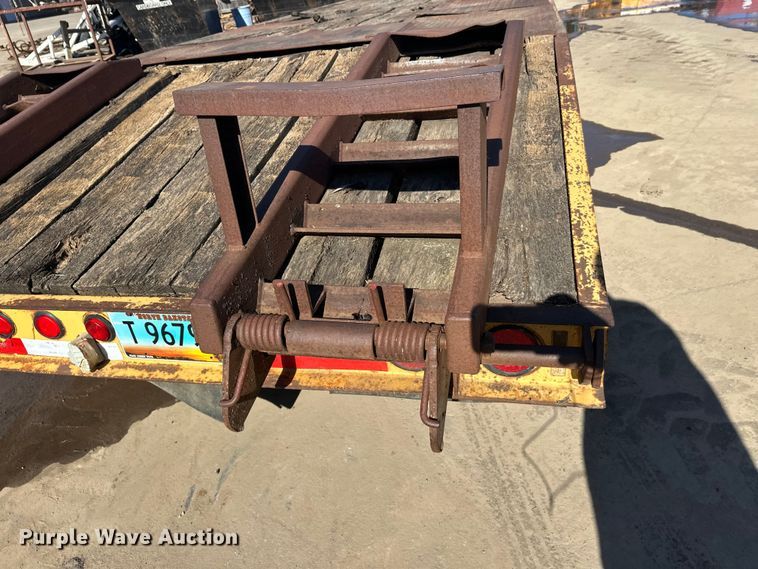 image for item FK1684 1997 Trail King Industries equipment trailer