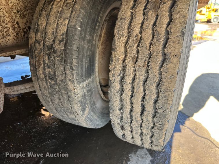 image for item FK1684 1997 Trail King Industries equipment trailer