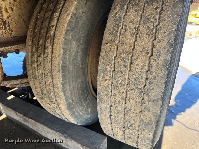 image for item FK1684 1997 Trail King Industries equipment trailer