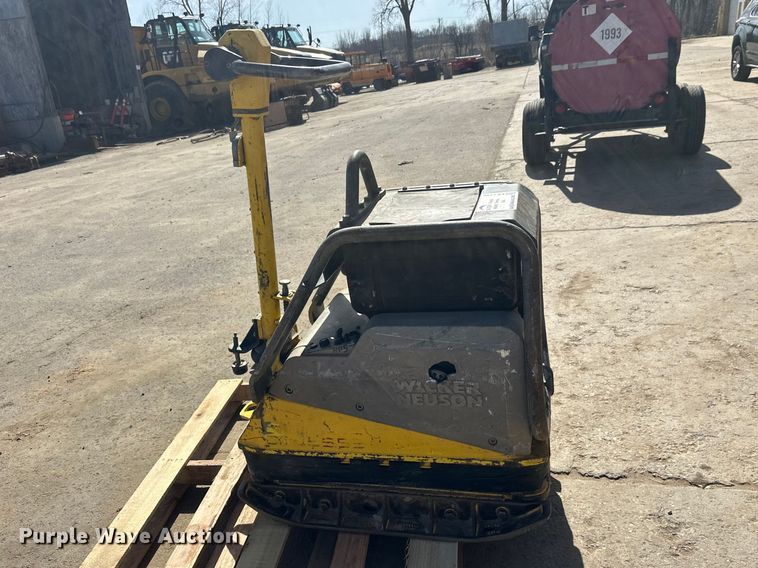 image for item FK1746 2012 Wacker Neuson Vibroplate DPU 6555HE plate compactor