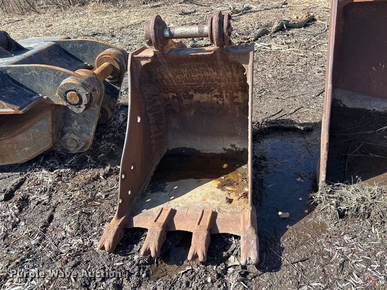 image for item FK1751 Caterpillar excavator bucket