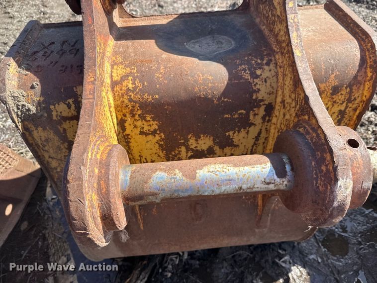 image for item FK1751 Caterpillar excavator bucket