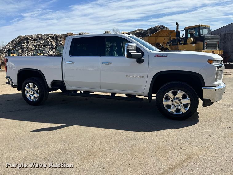 image for item FK1752 2021 Chevrolet Silverado 3500HD Crew Cab pickup truck