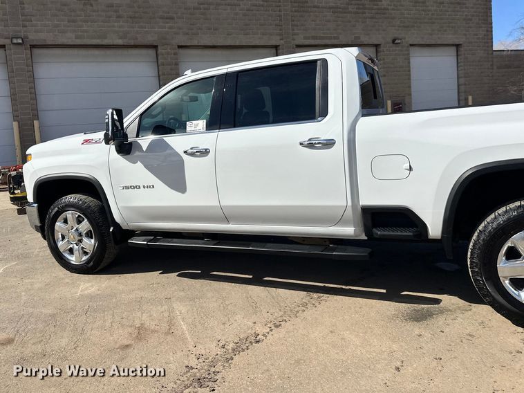 image for item FK1752 2021 Chevrolet Silverado 3500HD Crew Cab pickup truck