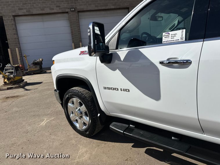 image for item FK1752 2021 Chevrolet Silverado 3500HD Crew Cab pickup truck