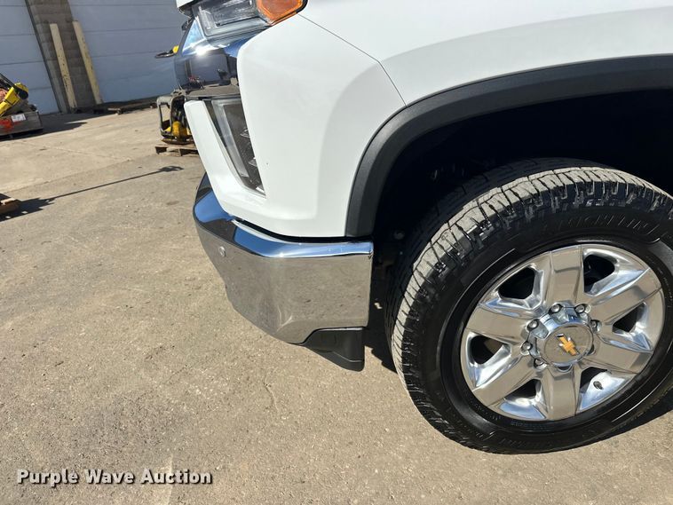 image for item FK1752 2021 Chevrolet Silverado 3500HD Crew Cab pickup truck