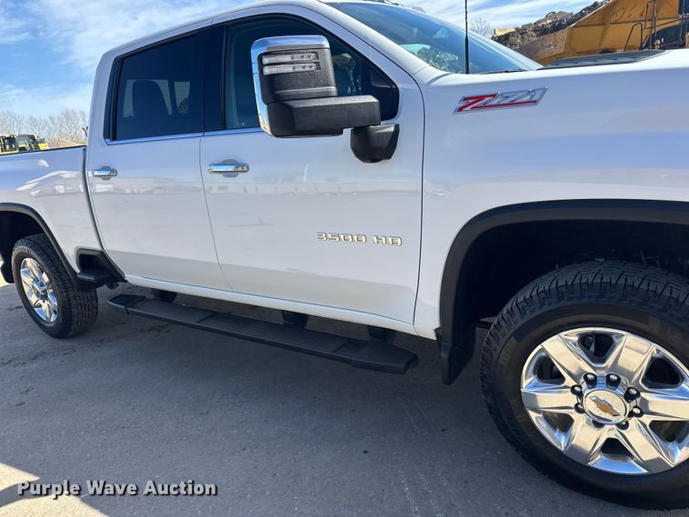 image for item FK1752 2021 Chevrolet Silverado 3500HD Crew Cab pickup truck