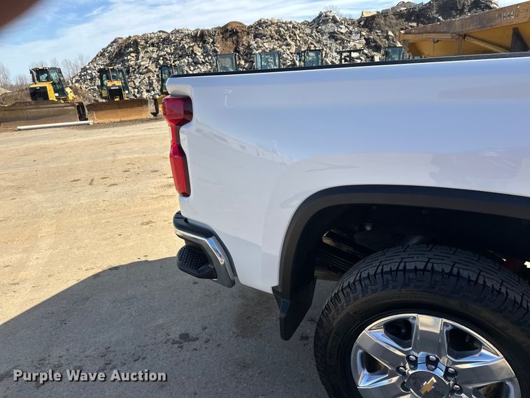 image for item FK1752 2021 Chevrolet Silverado 3500HD Crew Cab pickup truck