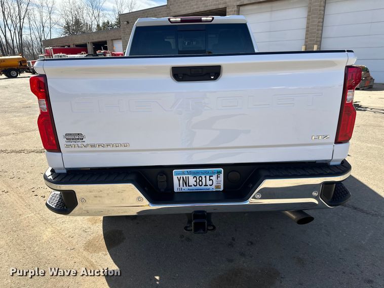 image for item FK1752 2021 Chevrolet Silverado 3500HD Crew Cab pickup truck