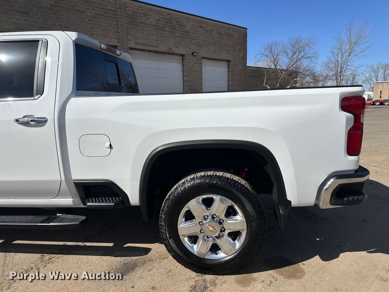 image for item FK1752 2021 Chevrolet Silverado 3500HD Crew Cab pickup truck