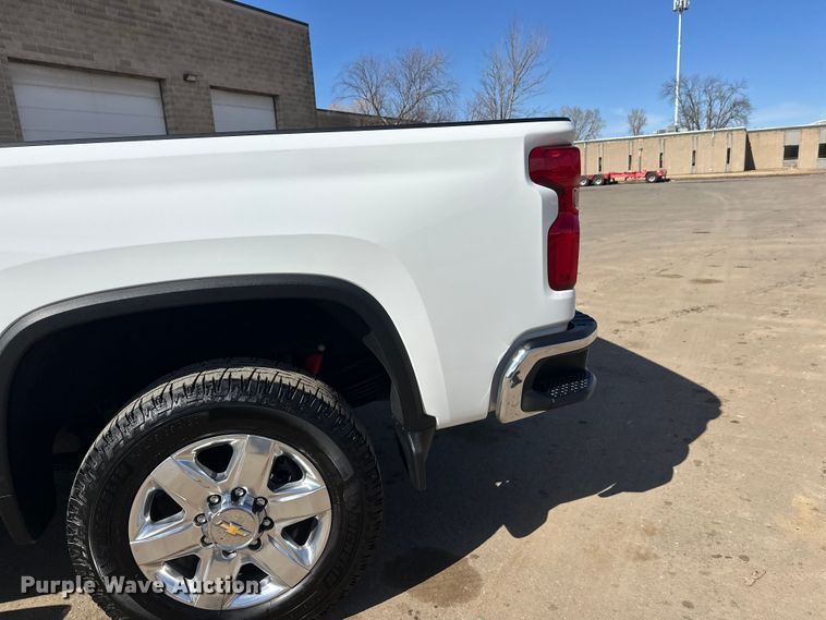 image for item FK1752 2021 Chevrolet Silverado 3500HD Crew Cab pickup truck