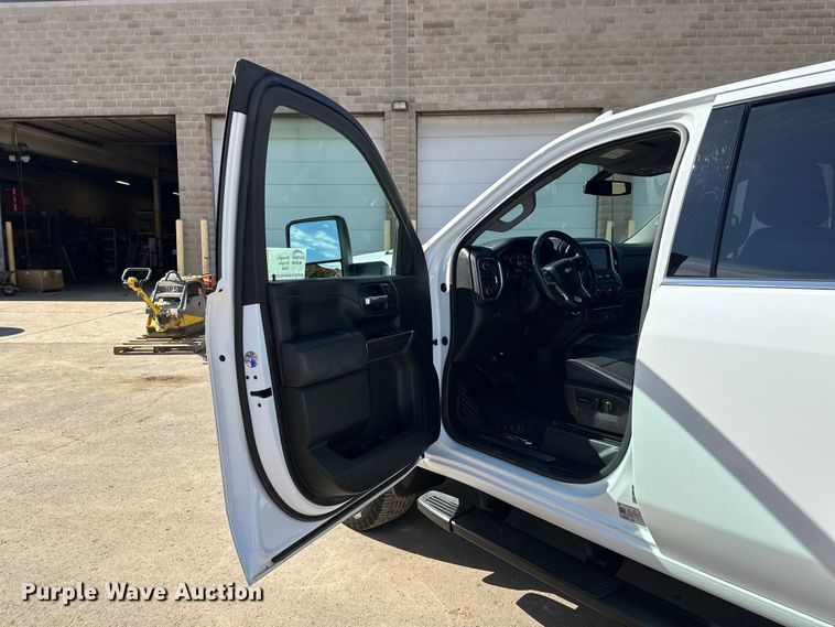 image for item FK1752 2021 Chevrolet Silverado 3500HD Crew Cab pickup truck