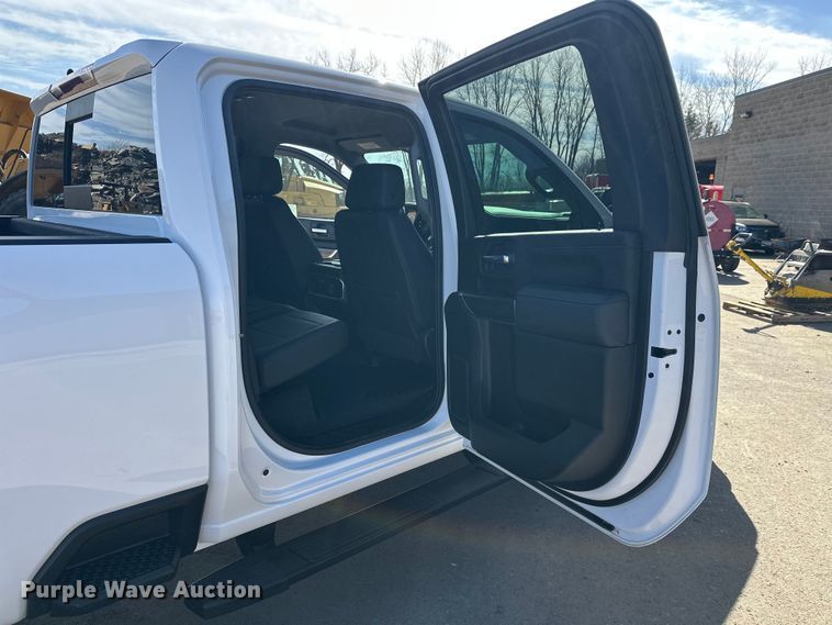 image for item FK1752 2021 Chevrolet Silverado 3500HD Crew Cab pickup truck