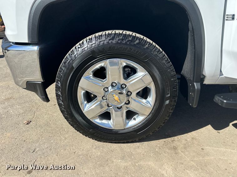 image for item FK1752 2021 Chevrolet Silverado 3500HD Crew Cab pickup truck