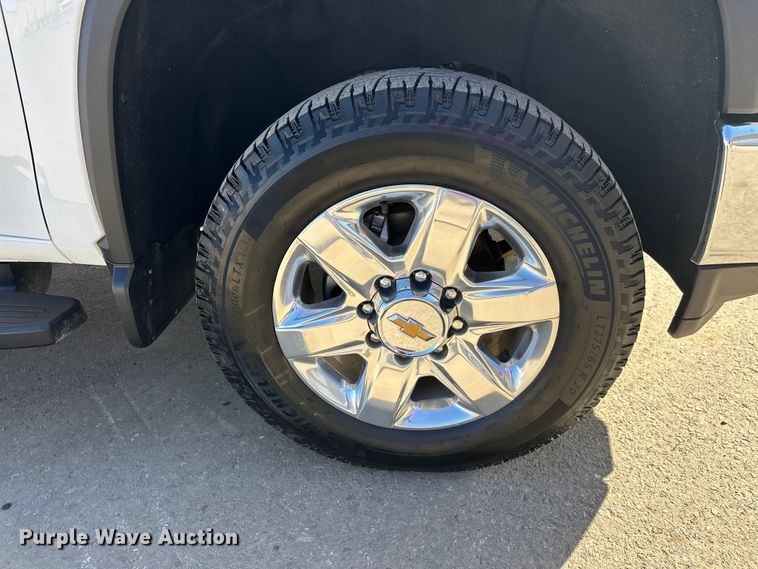 image for item FK1752 2021 Chevrolet Silverado 3500HD Crew Cab pickup truck