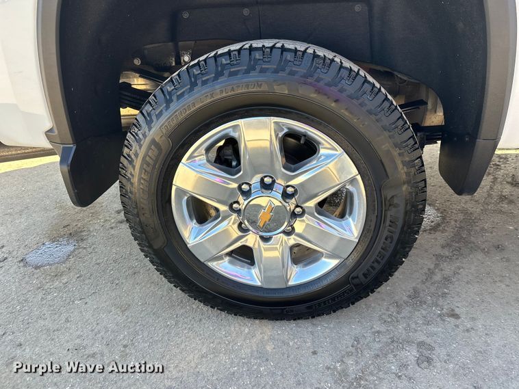 image for item FK1752 2021 Chevrolet Silverado 3500HD Crew Cab pickup truck