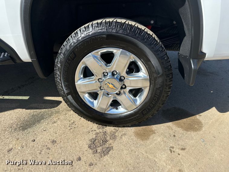 image for item FK1752 2021 Chevrolet Silverado 3500HD Crew Cab pickup truck