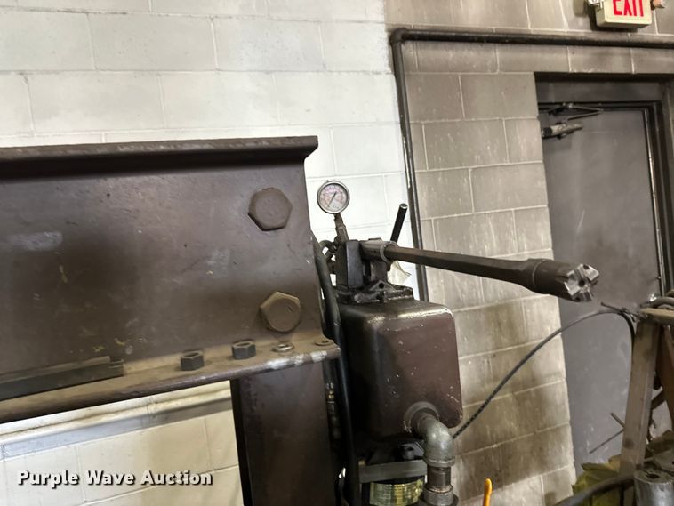 image for item FK1758 Rogers  hydraulic press