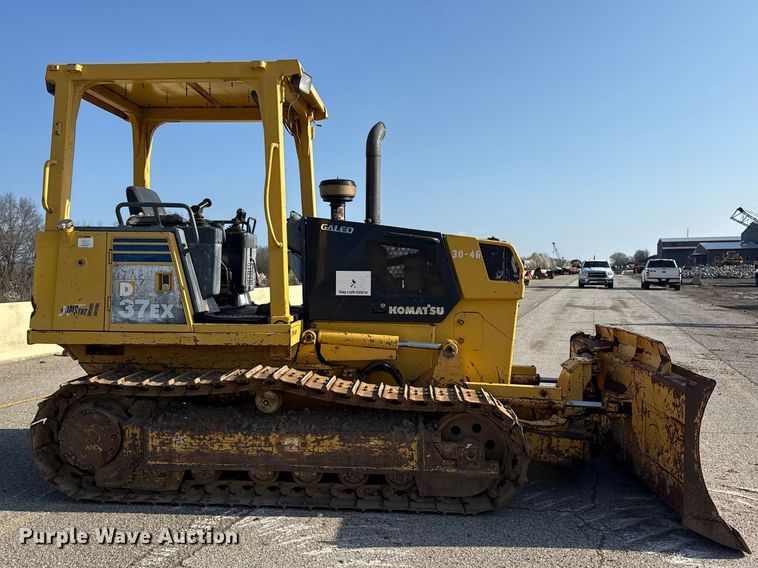 image for item DO8457 2007 Komatsu D37EX-21 dozer