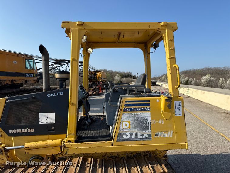 image for item DO8457 2007 Komatsu D37EX-21 dozer