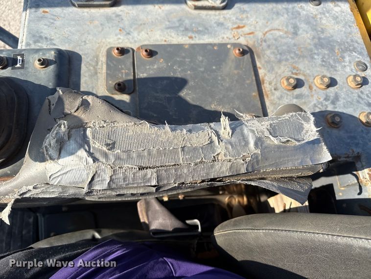 image for item DO8457 2007 Komatsu D37EX-21 dozer