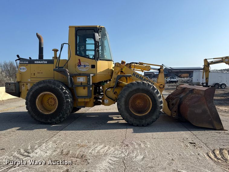 image for item DO8458 2002 Komatsu WA250 wheel loader